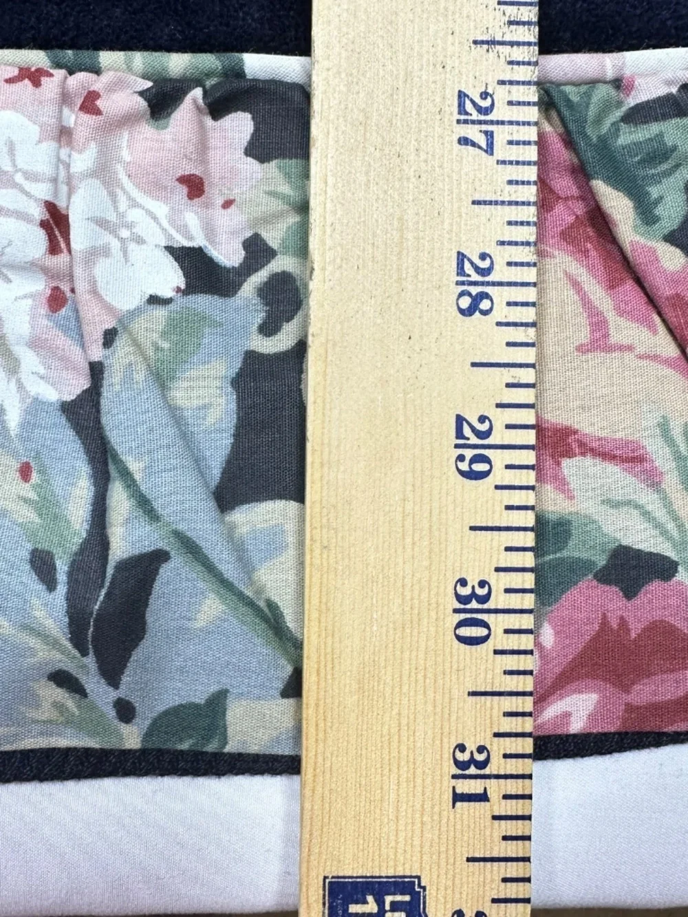 Avanti Look Vintage 1978 2 Pc. Towel Set Navy Black Floral Cabbage Rose Ruffle